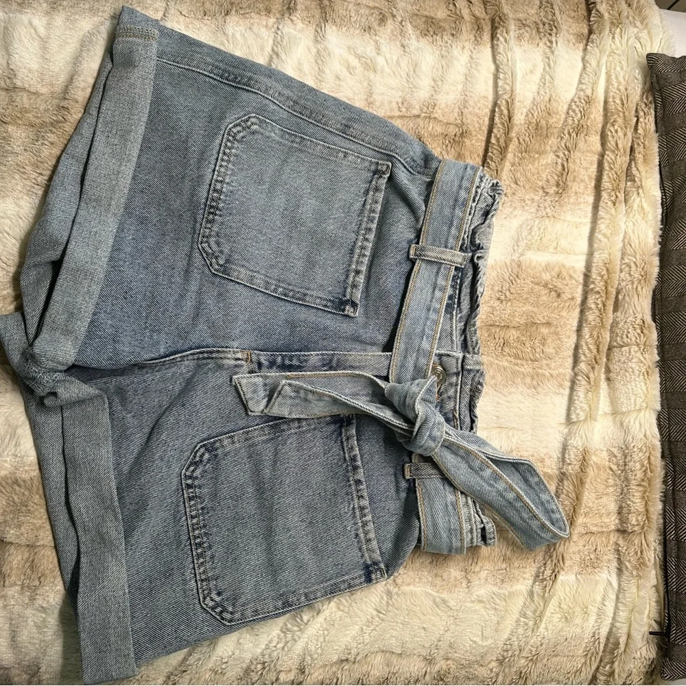 Zara Women’s Baggy Paperbag Shorts size 4 Light Wash Denim